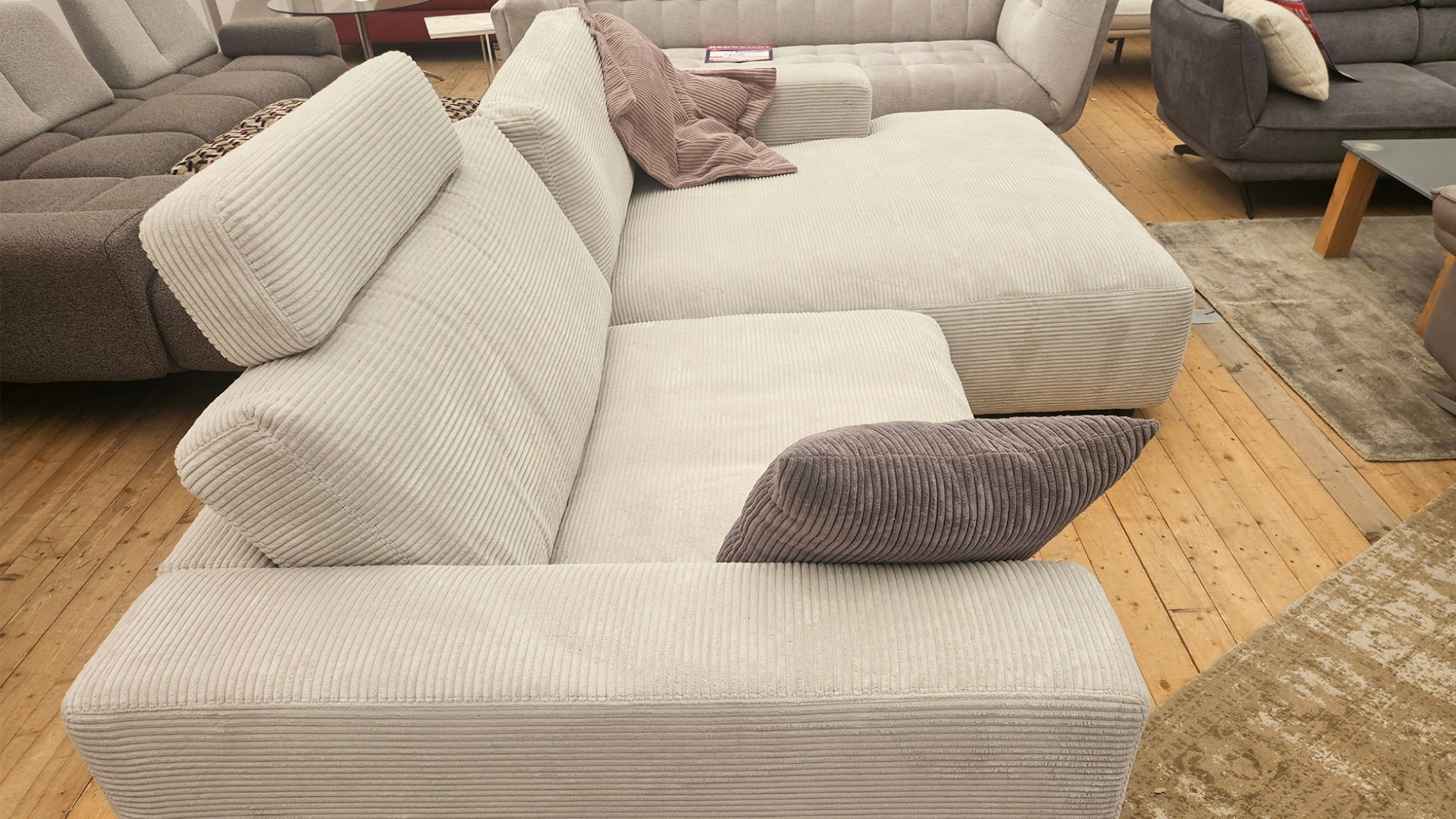 Gallery M Ecksofa Lucia mit Hocker in Trendstoff Cord-0318006713-34WW-A