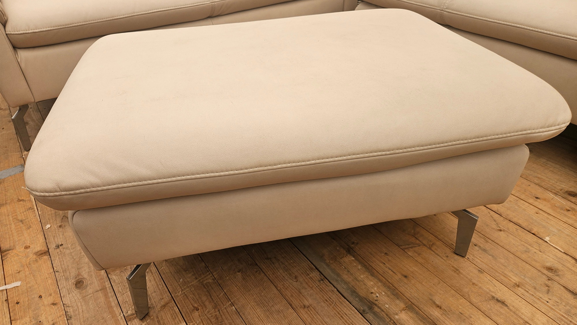 Gruber Couchgarnitur mit Kopfteilverstellung und Hocker in Stoff-0134800012-34WW-A