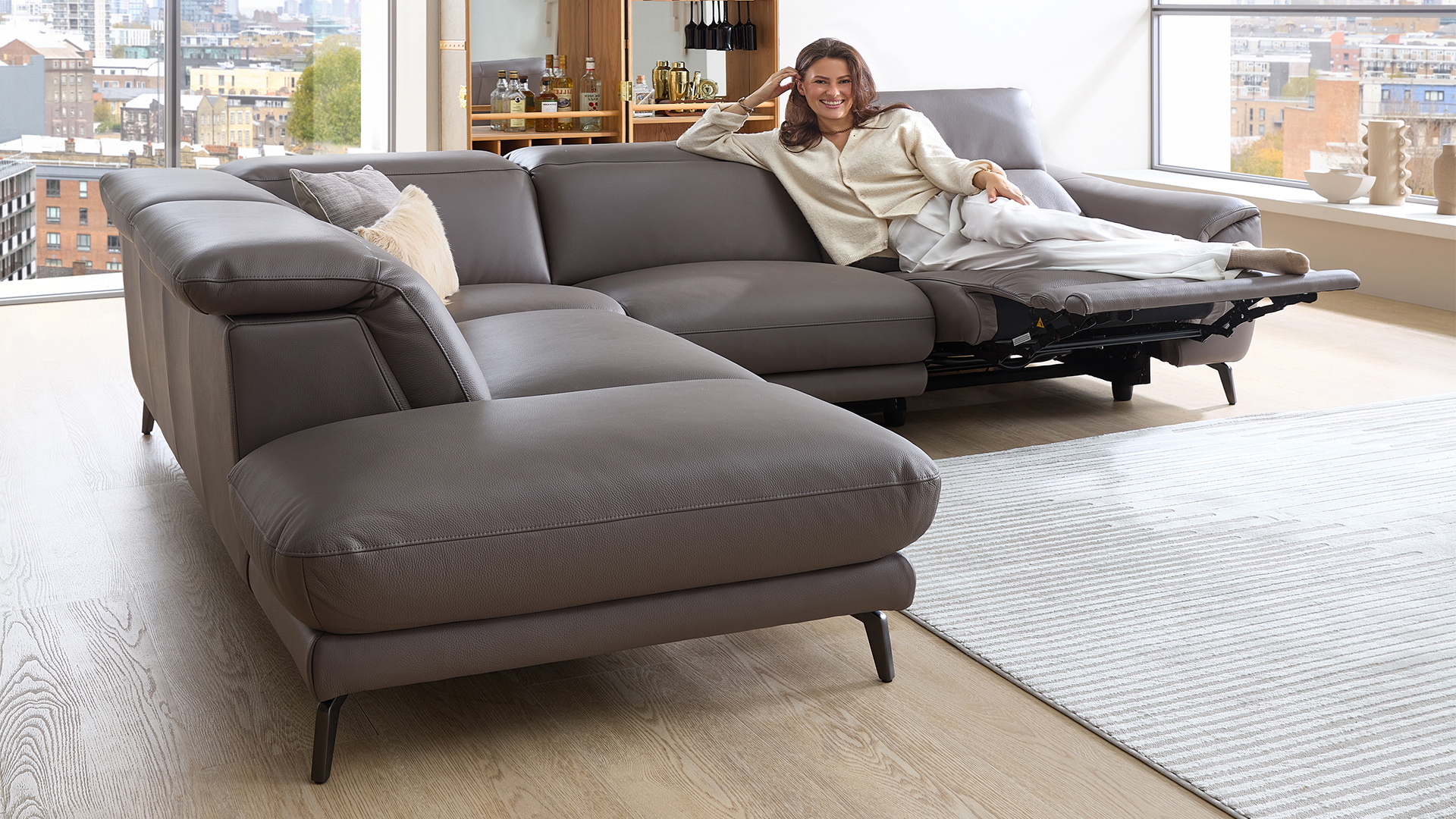 Leder Ecksofa mit motorischer Relaxfunktion und manueller Kopfteilverstellung Leder Ecksofa mit motorischer Relaxfunktion und manueller Kopfteilverstellung-05971022WW