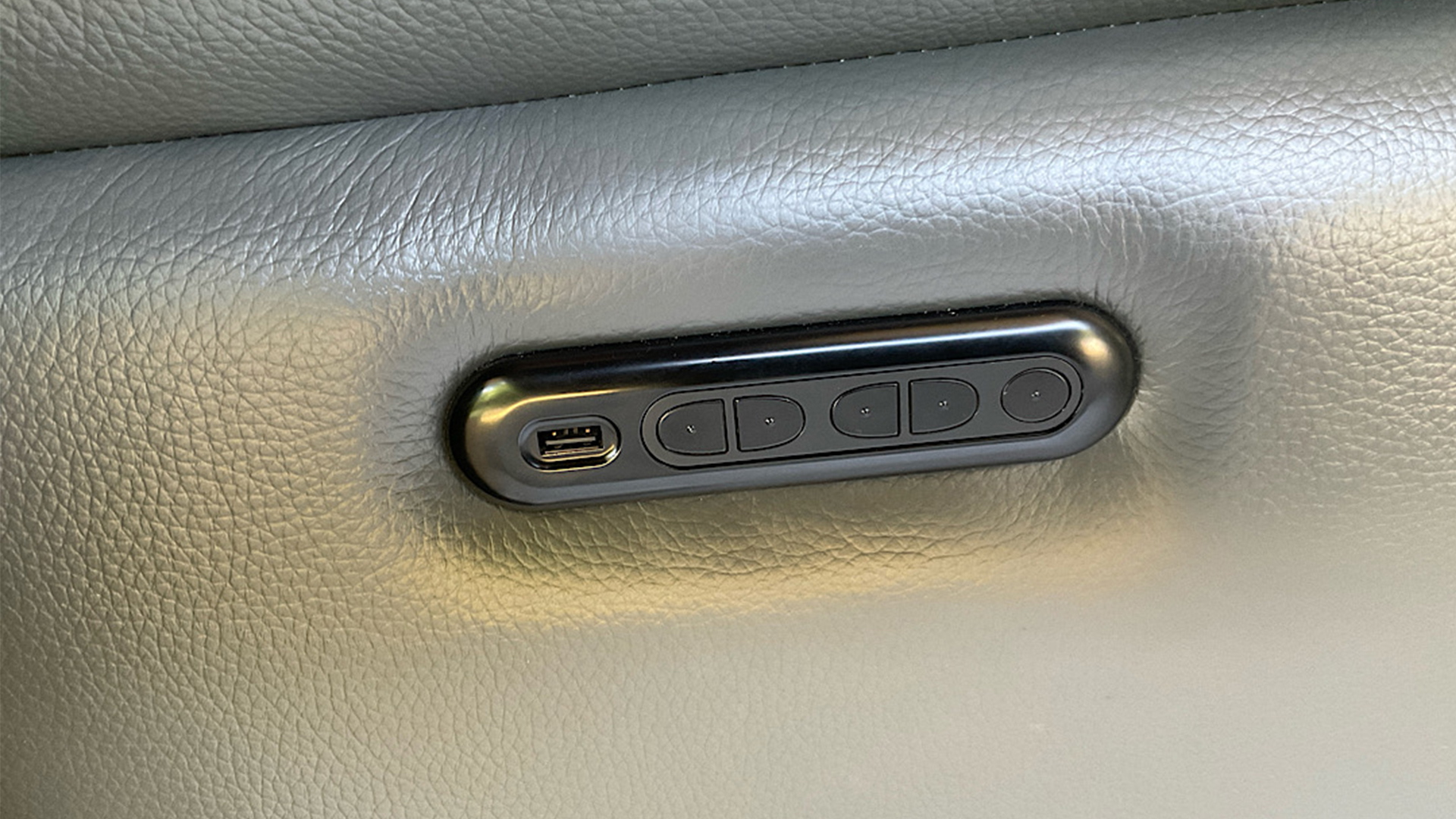 Cuoio Couchgarnitur mit motorischer Relaxfunktion in Leder