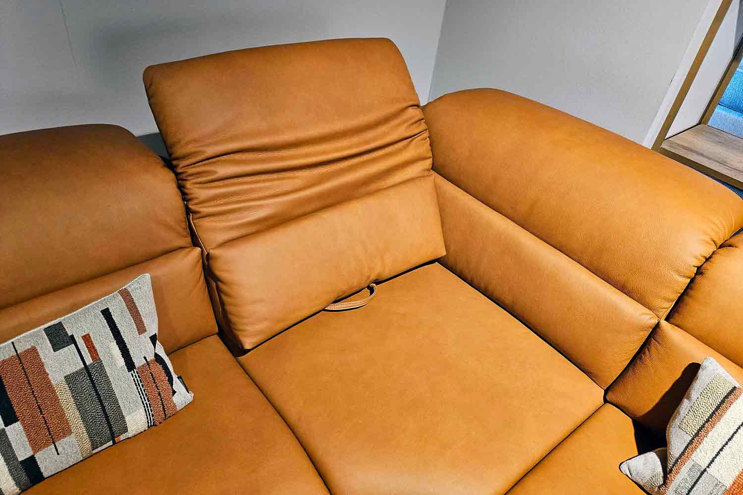 Himolla Leder Ecksofa inkl. motorischen Funktionen und Hocker mit Stauraum