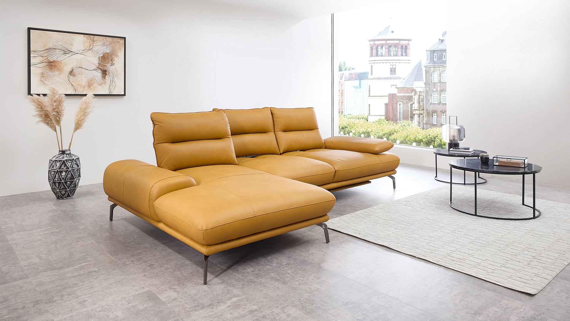 Leder Ecksofa mit Sitztiefenverstellung und motorischer Fußstütze Leder Ecksofa mit Sitztiefenverstellung und motorischer Fußstütze