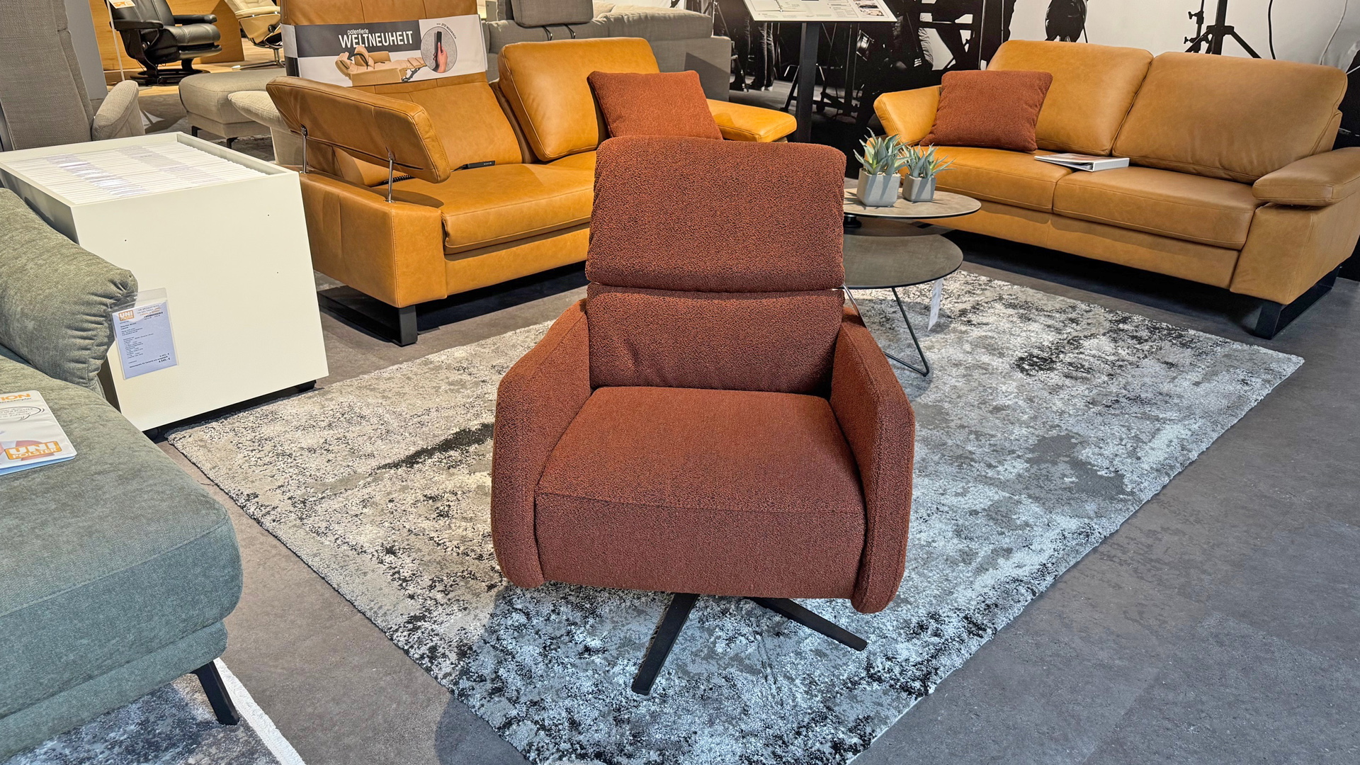 Hilker Sessel HC 48 inkl. motorischer Relaxfunktion und Akku in Stoff-0533022503-04WW-A