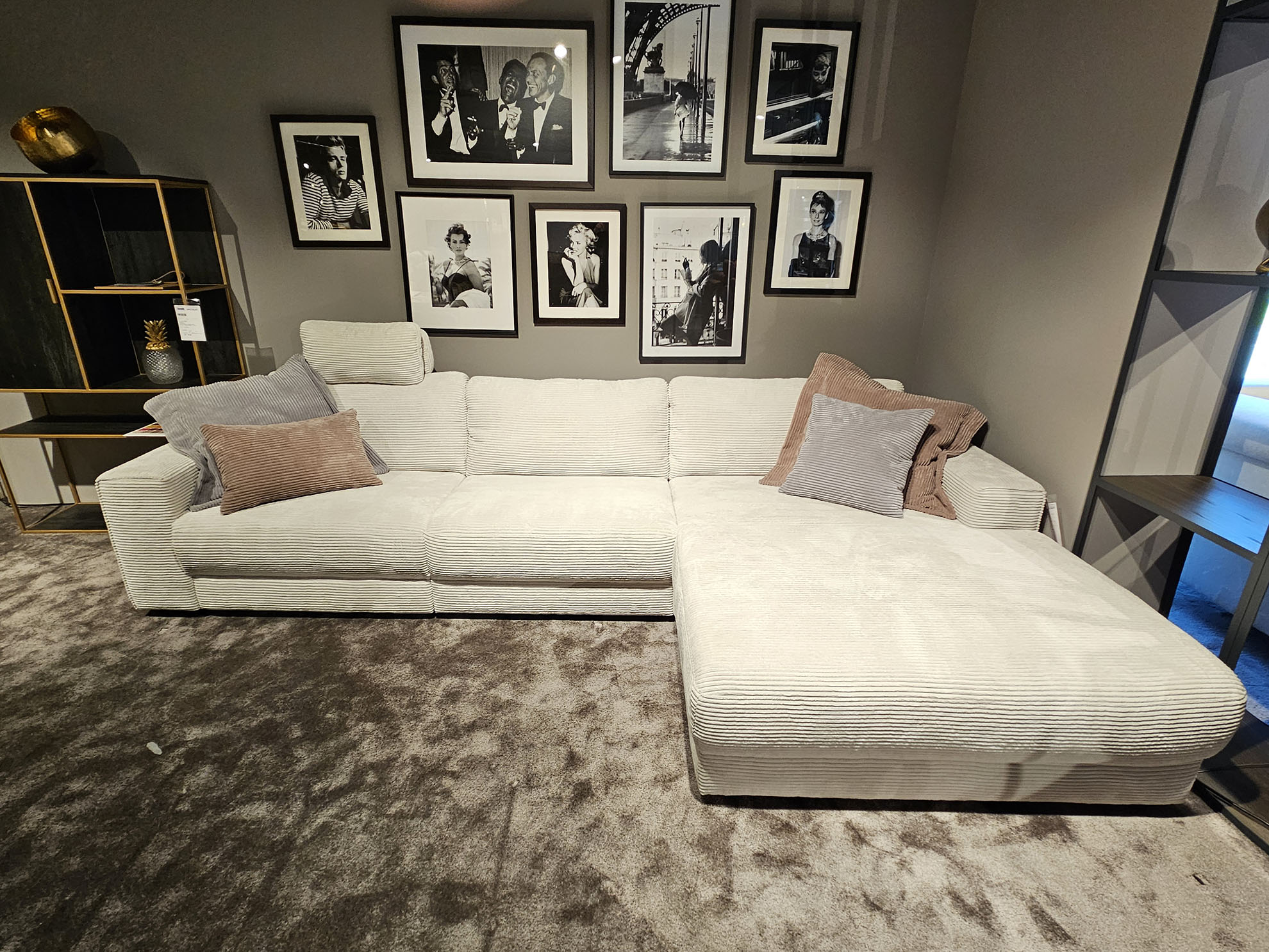 Hilker Ecksofa HC 45 mit motorischer Relaxfunktion in trendigen Cord -0533029400-49WW-A
