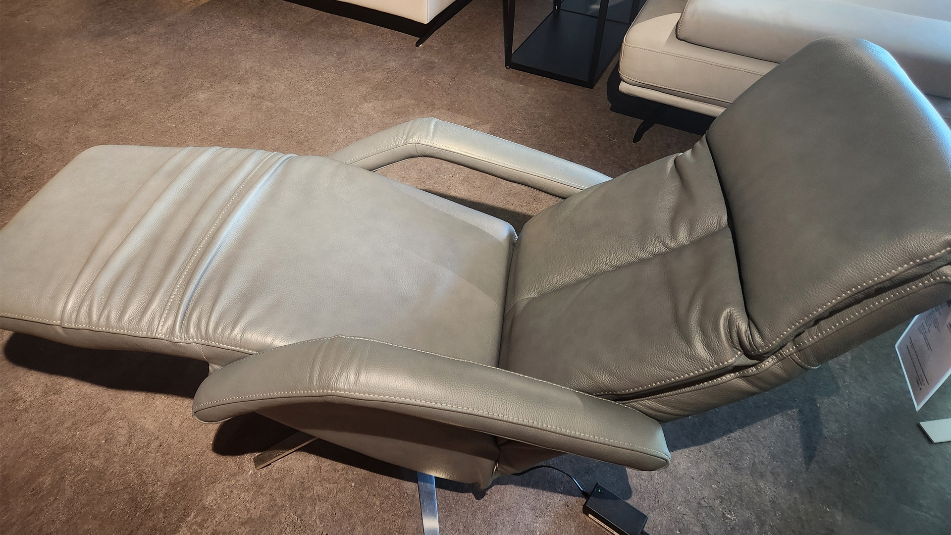 Cuoio Relaxsessel mit motorischer Relaxfunktion mit Herz-Waage-Funktion und Akku in Leder  -0597800484-33WW-A