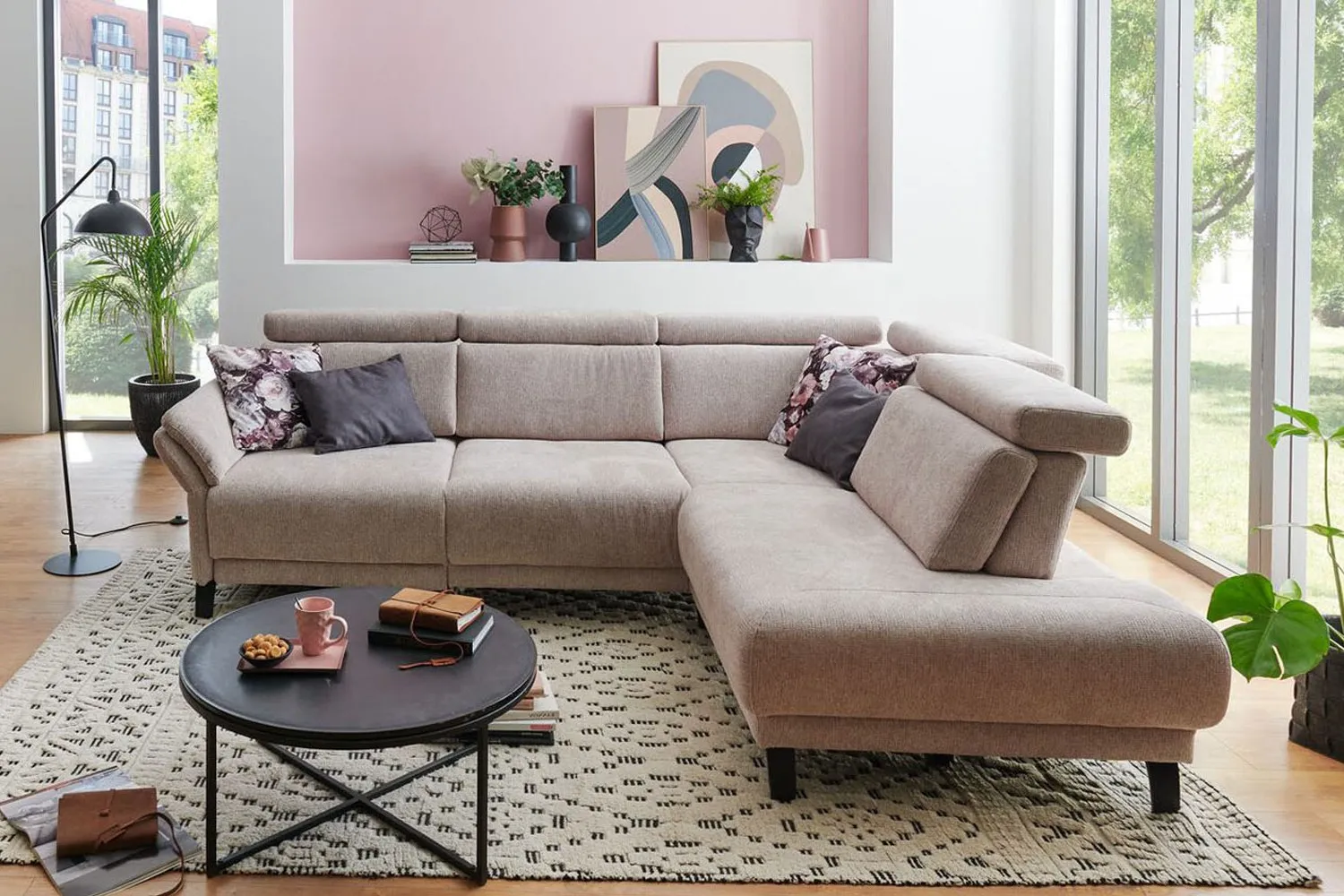 Ecksofa in L-Form mit Sitztiefenverstellung in Stoff Rosa