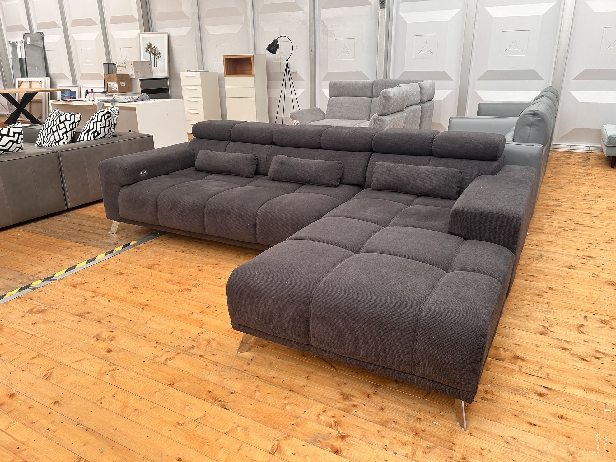 Ecksofa mit motorischen Sitzvorzug in Stoff-0646800105-35WW-A