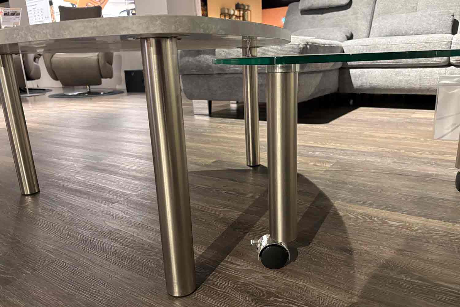 Vierhaus Couchtisch mit ausfahrbarer Glasplatte auf Rollen