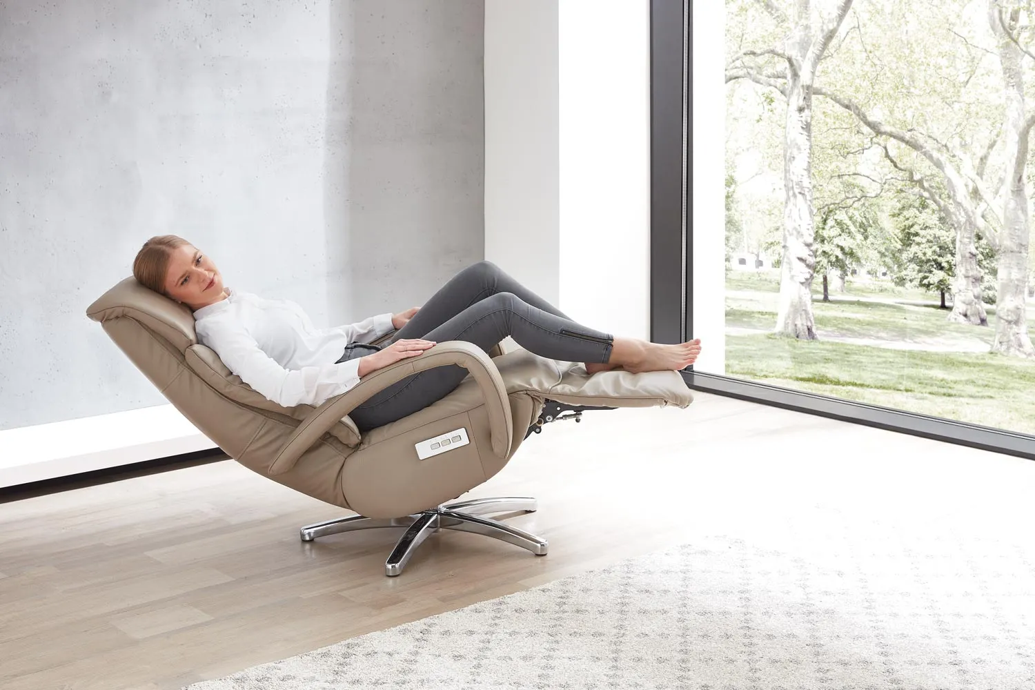 TV Sessel mit motor. Relaxfunktion und Akku TV Sessel mit motor. Relaxfunktion und Akku