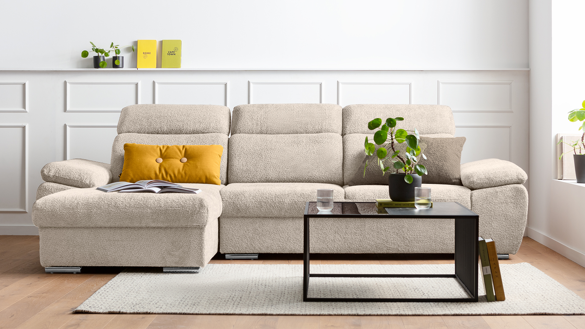 Ecksofa Alabama mit Kopfteilverstellung in edlem Bouclé