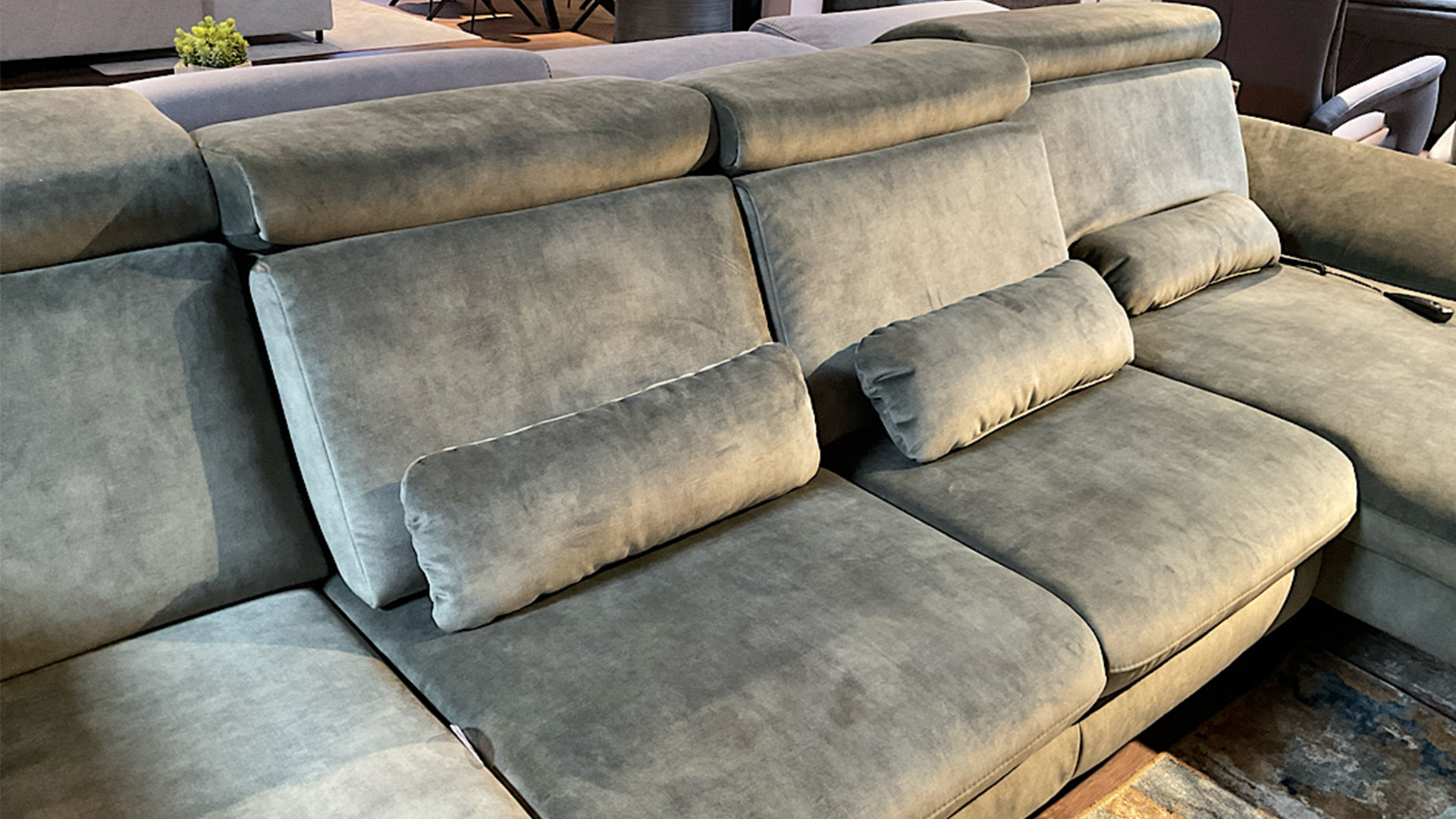 Modulmaster Wohnlandschaft mit Schlaffunktion und motorischen Funktionen in Samtstoff-0126030000-40WW-A