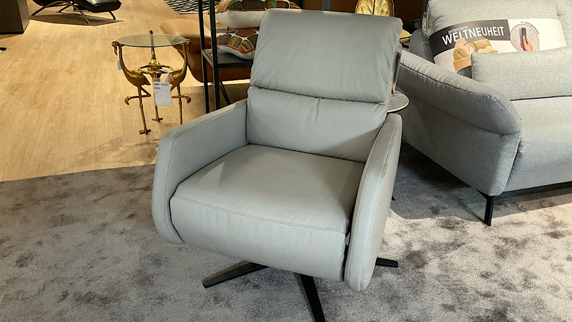 Hilker Sessel HC 48 inkl. motorischer Relaxfunktion und Akku in Leder