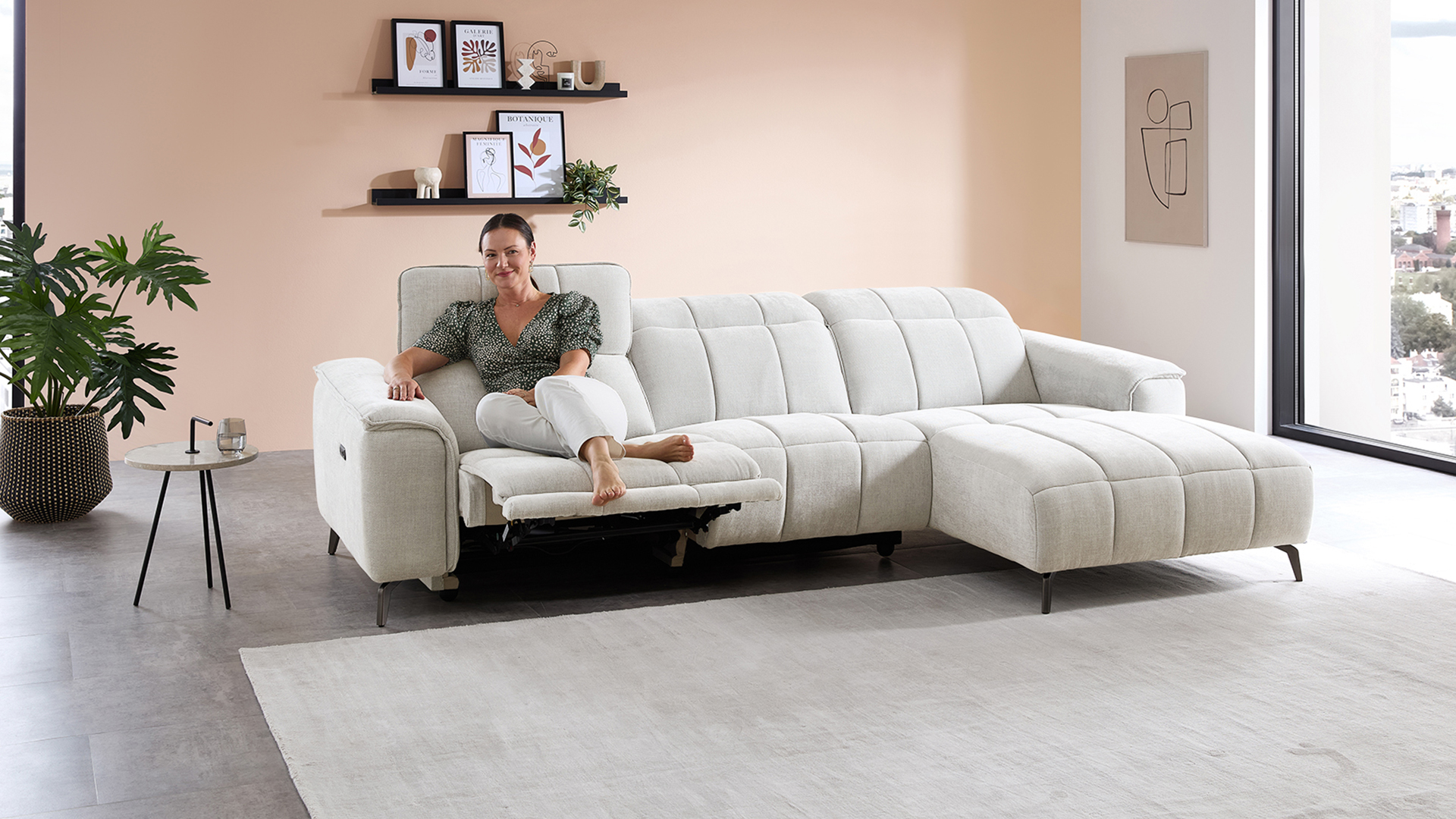 Stoff Ecksofa mit manueller Kopfteilverstellung und motorischer Relaxfunktion-05971020WW