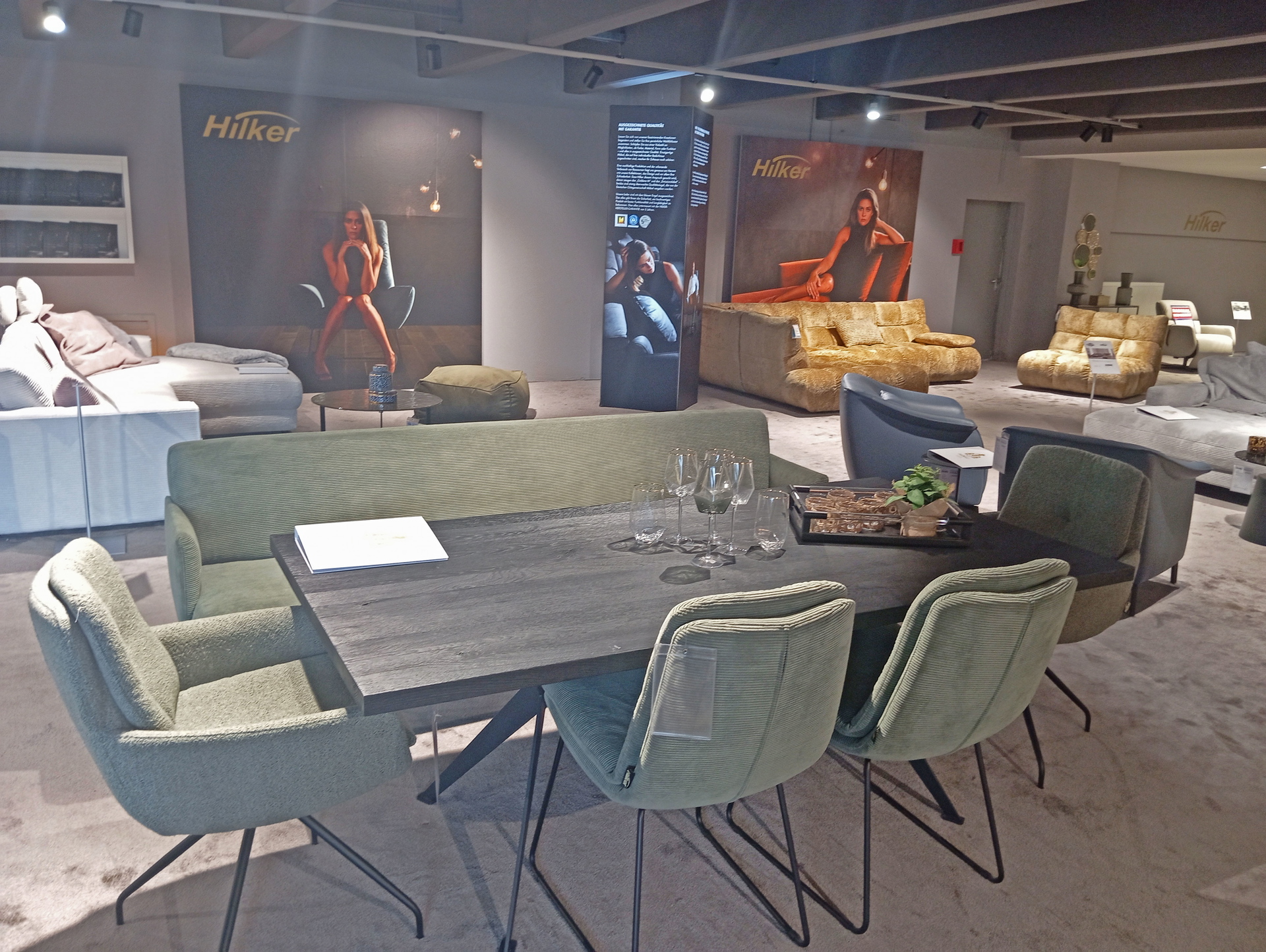 Hilker Esszimmergruppe mit Esstisch, Stühlen und Sitzbank-0533029500-0533022210-0533029600-33WW-A