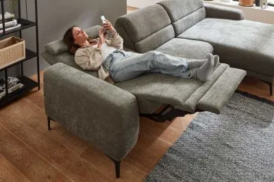 Carina Ecksofa L-Form inkl. manueller Rückenverstellung in Stoff Grün rechts mit Motor