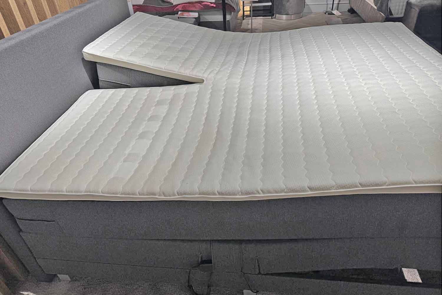 Boxspringbett mit motorischer Verstellung in Stoff
