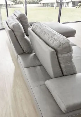 Leder Ecksofa Novara mit Kopfteilfunktion & Sitztiefenverstellung