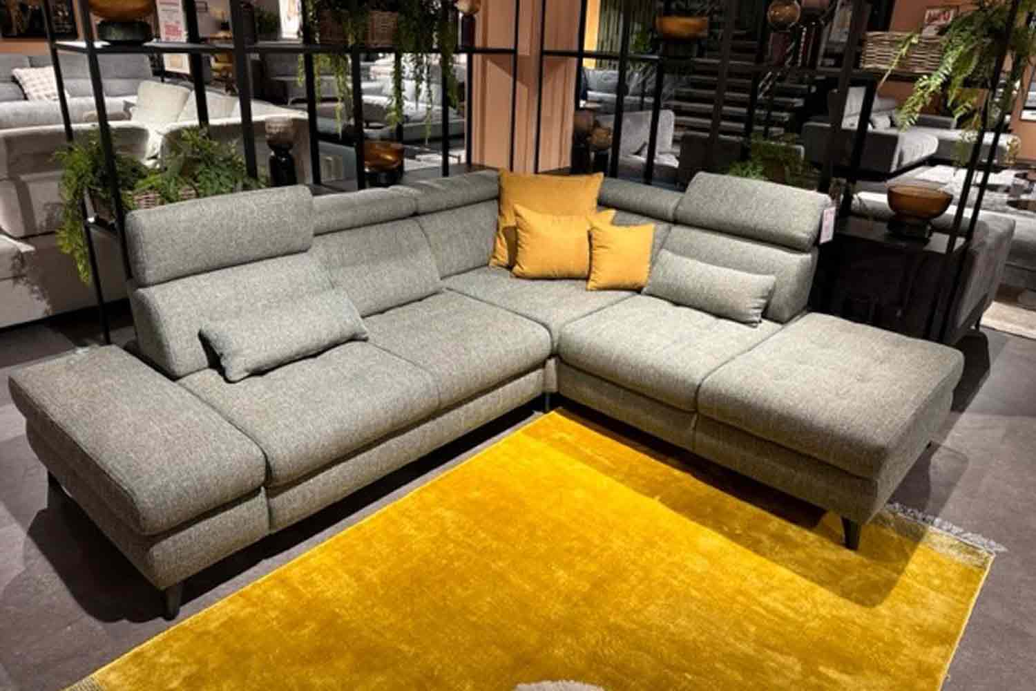 Ecksofa inkl. vielen Funktionen in Stoff
