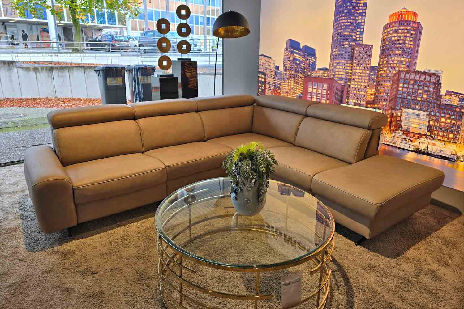 Ecksofa Modell Supreme inkl. motorischer Relaxfunktion in Leder