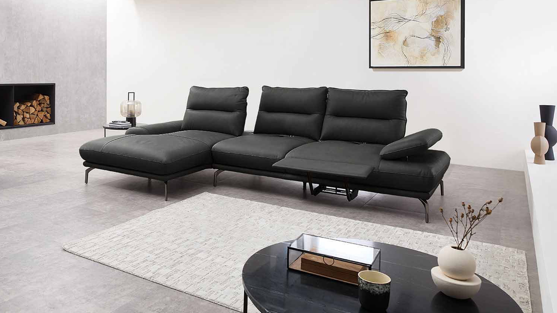 Leder Ecksofa mit Sitztiefenverstellung und motorischer Fußstütze Leder Ecksofa mit Sitztiefenverstellung und motorischer Fußstütze