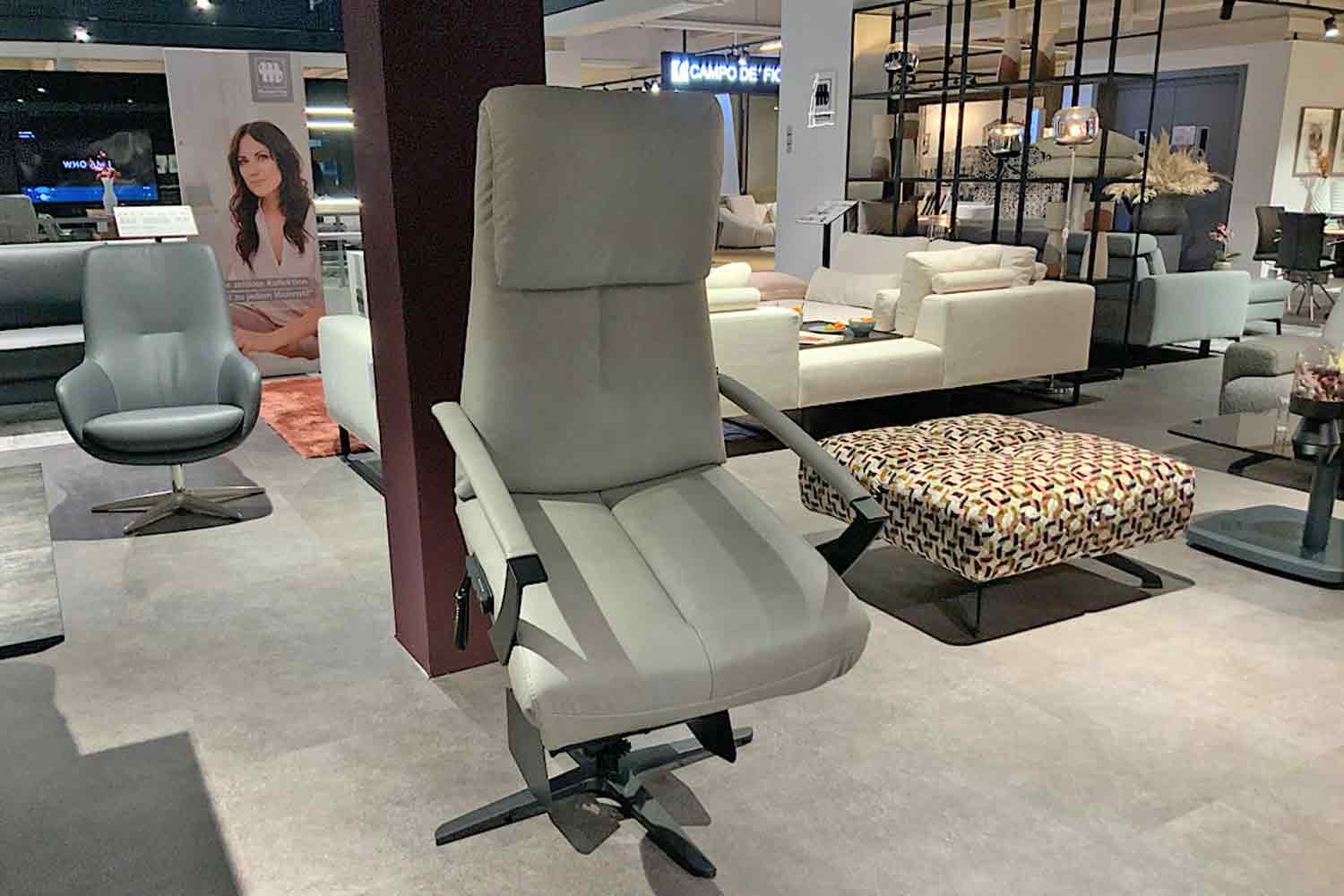 Leder Relaxsessel inkl. motorischer Relaxfunktion, Aufstehhilfe und Akku 