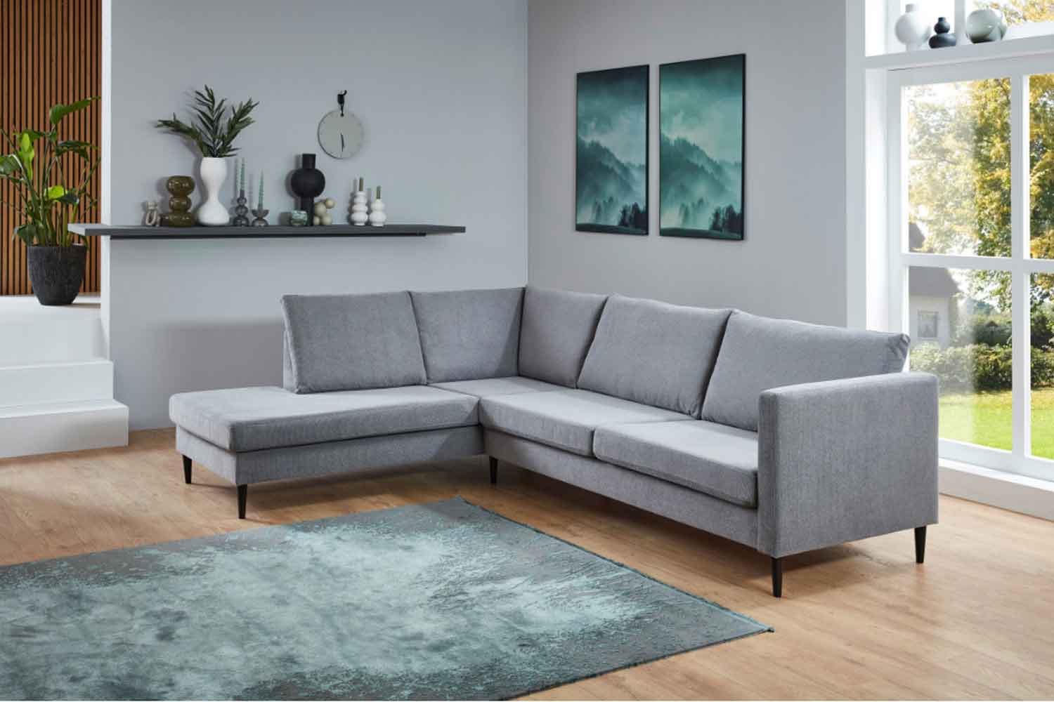 Ecksofa mit losen Rückenkissen in Stoff