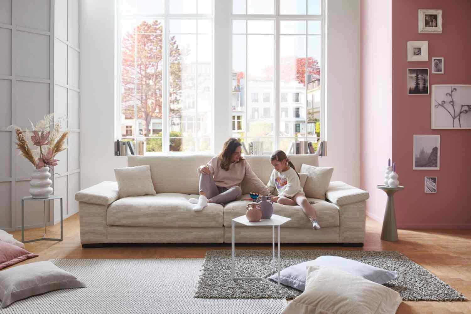 Cord Bigsofa mit losen Kissen