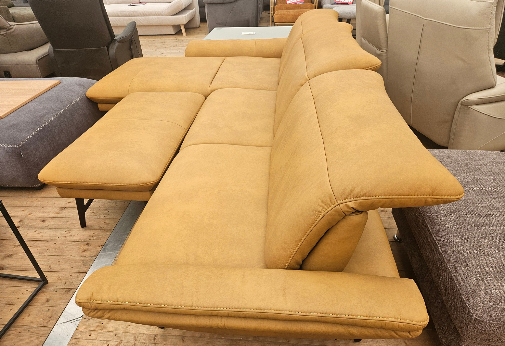 Himolla Ecksofa mit manueller Sitztiefenverstellung und Hocker  in Leder  -0147800052
