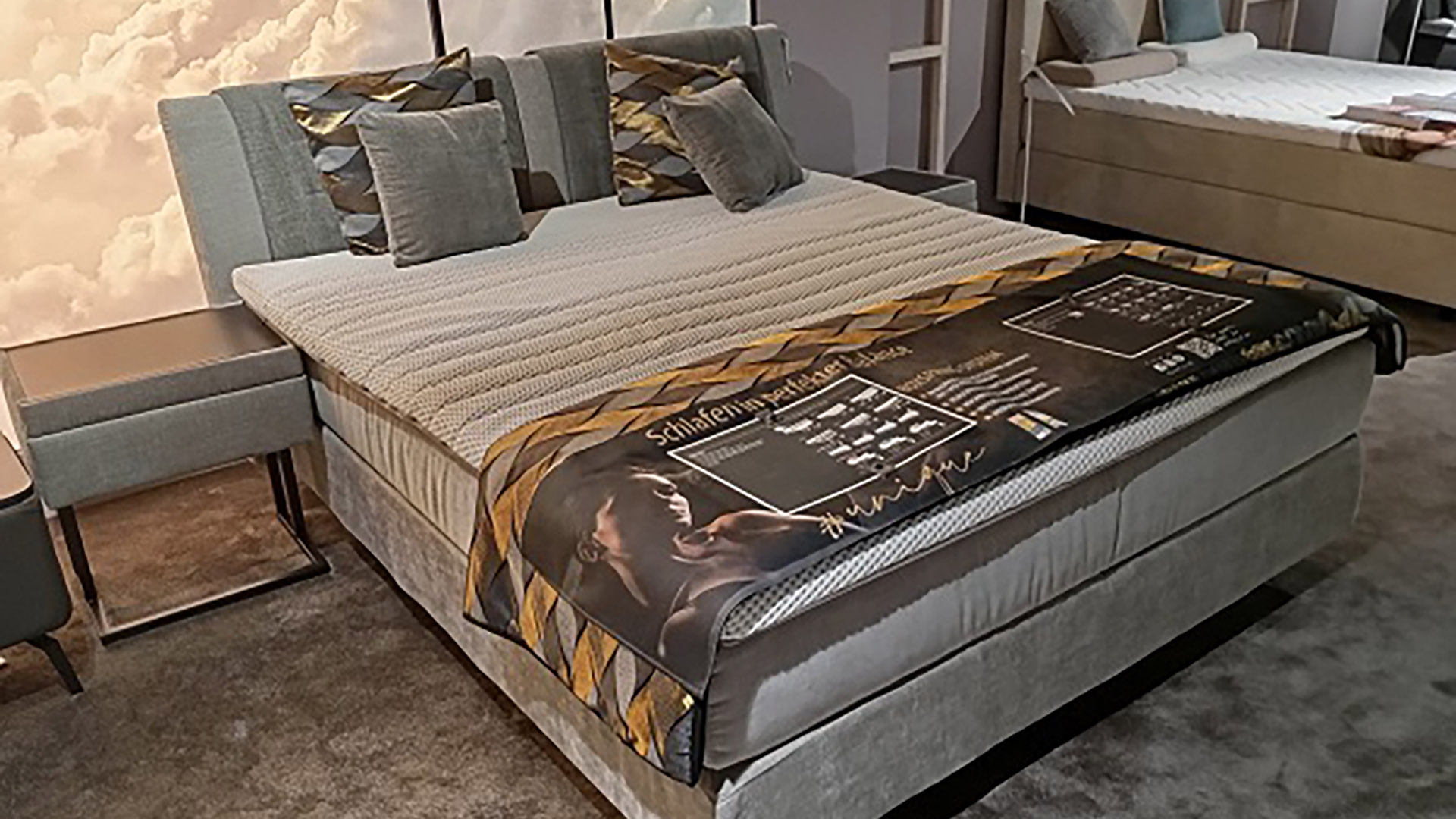 Thomas Brunner Stoff Boxspringbett inkl. Nachtkonsolen -0275007704-05-06-33WW-A