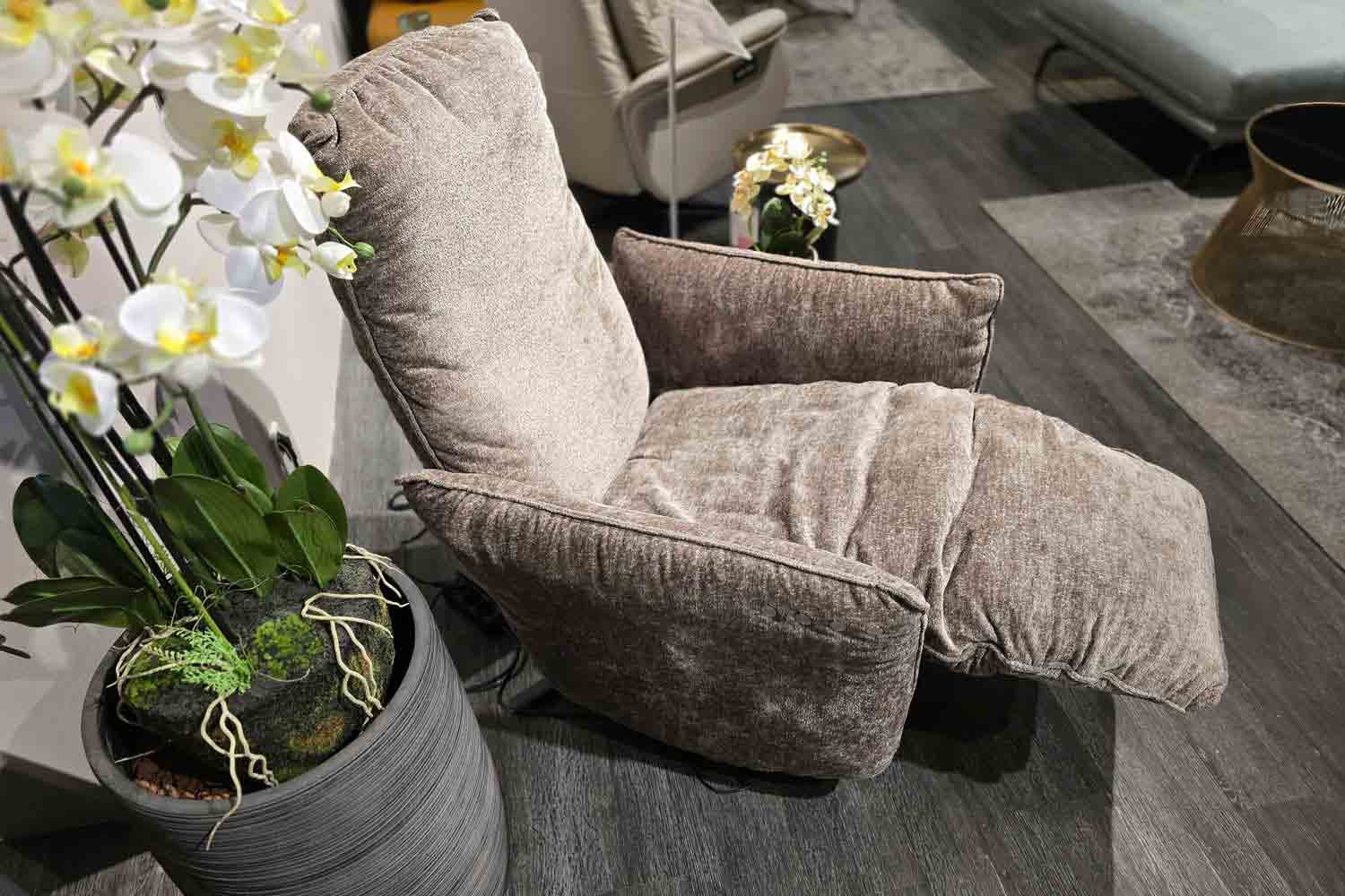 Stoff Relaxsessel inkl. motorischer Relaxfunktion und Akku