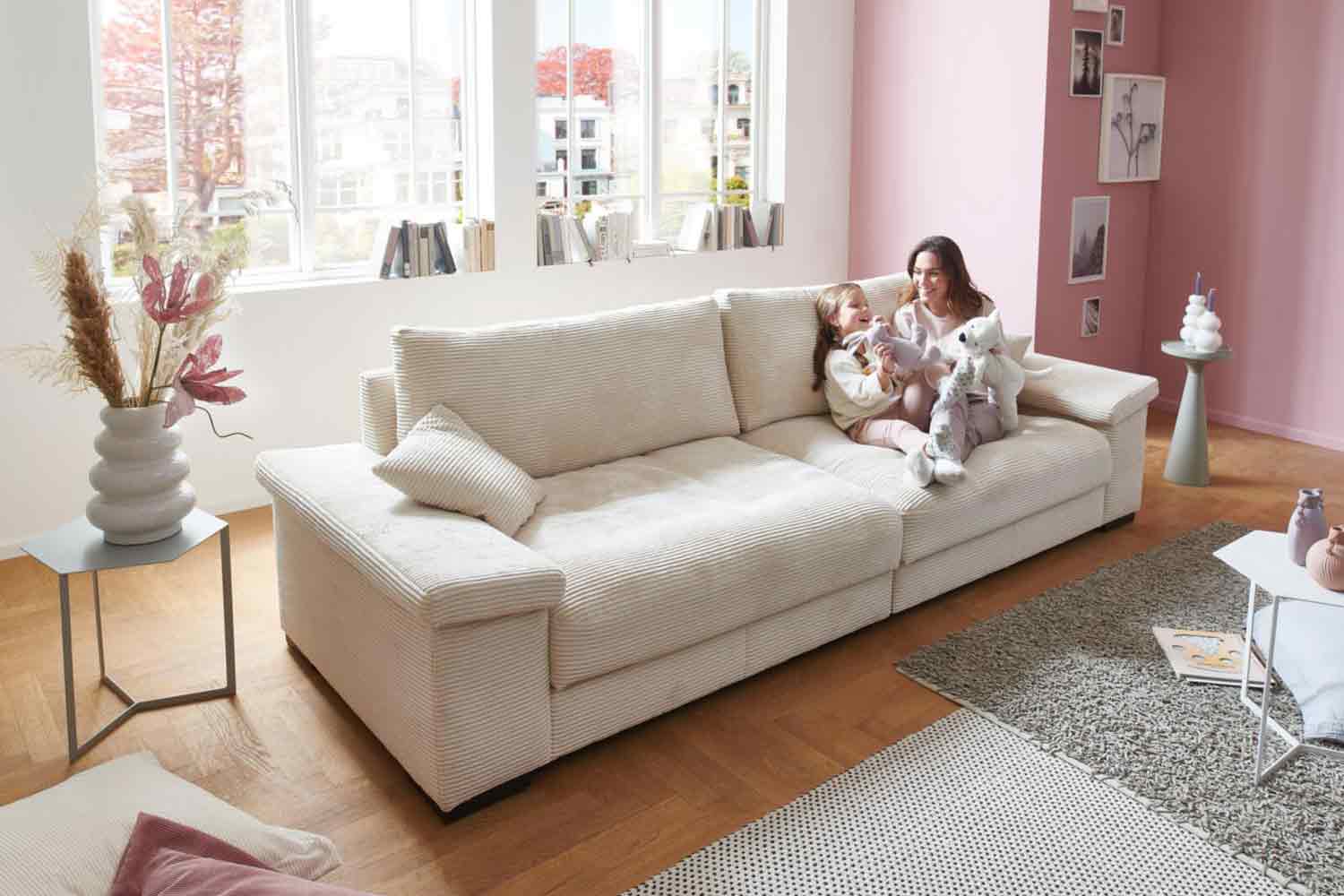 Cord Bigsofa mit losen Kissen